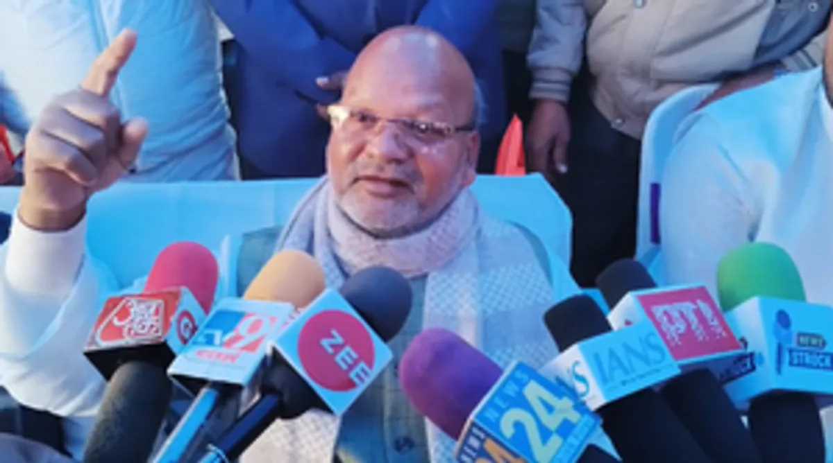 तेजस्वी को दो बार उपमुख्यमंत्री बनाया, उन्हें नीतीश को रोज प्रणाम करना चाहिए : बिहार के मंत्री रत्नेश सदा